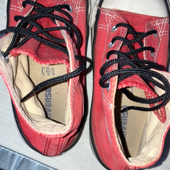 Converse toddler size 9 Kids Red Canvas Chuck Taylor All-stars Sneakers - Picture 10 of 16